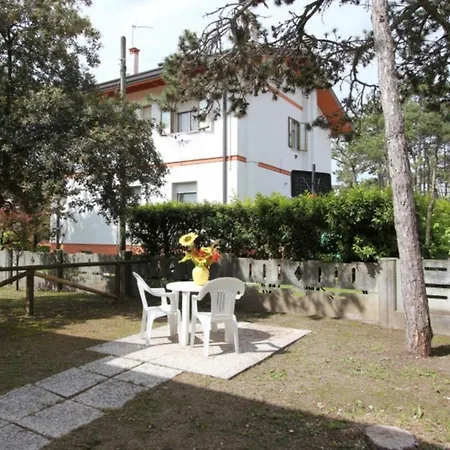 Cozy With Private Garden Μπιμπιόνε