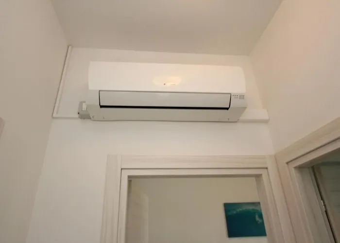 Cozy With Private Garden *