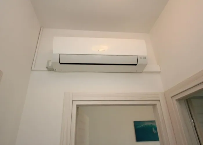 Cozy With Private Garden