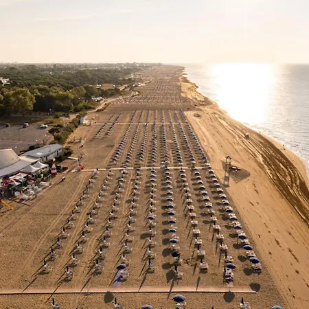 Cozy With Private Garden *