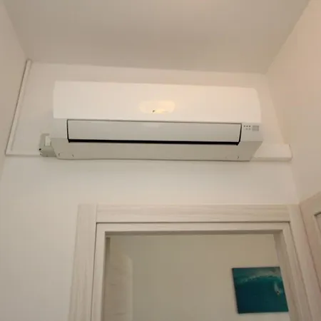 Cozy With Private Garden