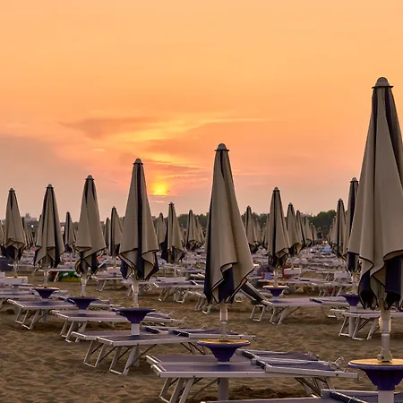 Cozy With Private Garden Appartement Bibione