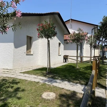 Cozy With Private Garden Appartement
