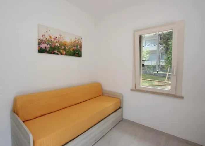 Cozy With Private Garden