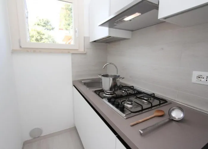 Cozy With Private Garden Apartment *